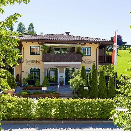 Maximilian Apartment *