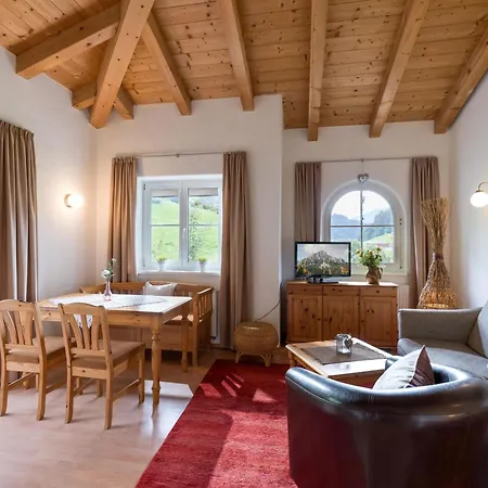 Maximilian Apartment